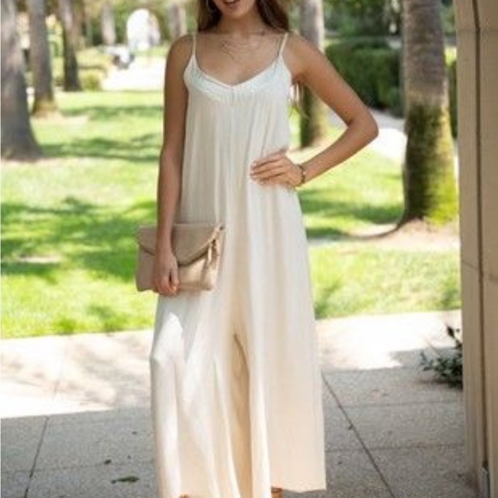 NWT, Italian V-neck Jumpsuit by Venti6 in beige, size L